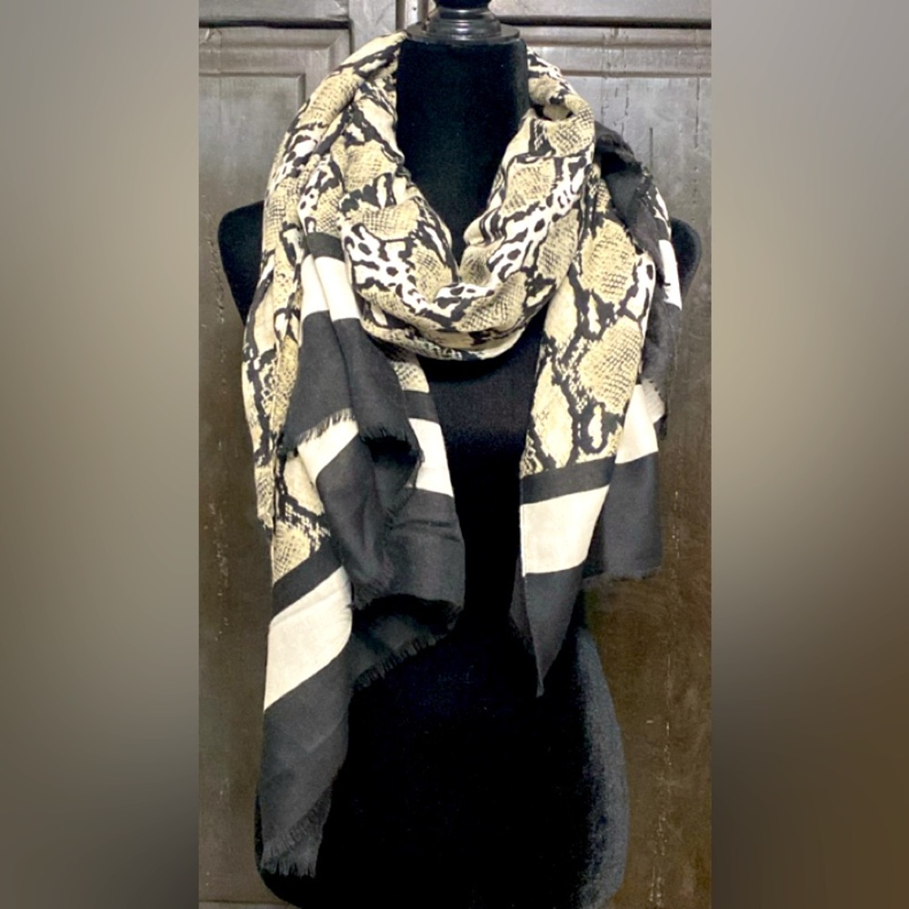 blk cream snakeskin print wrap/scarf- one size